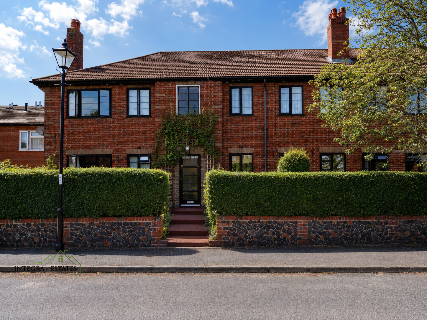 Thorpe close Sydenham SE26 front of house with lovely brickwork and hedge.