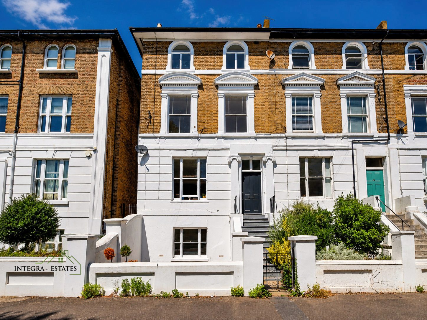 Tall period property on Glenton Road SE13 with lovely london brickwork, traditional sash windows and grand staircase.